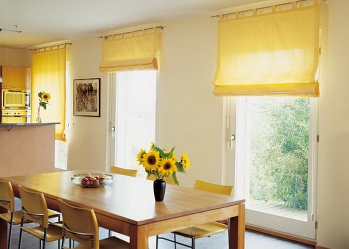 Дизайн кухни бордового цвета, сочетание с белым, желтым цветом