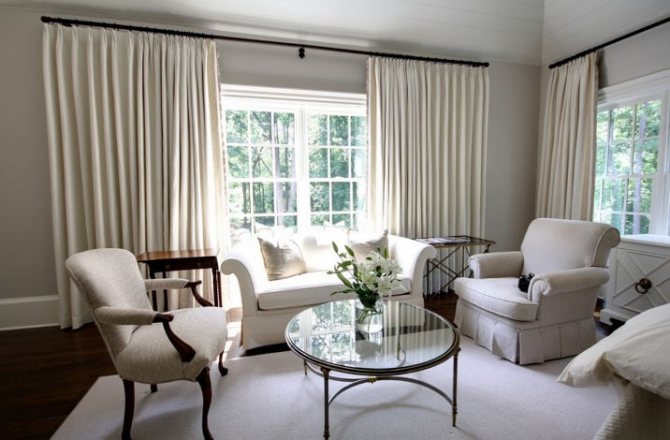 Молочные шторы - фото примеров использования в оформлении дизайна интерьера