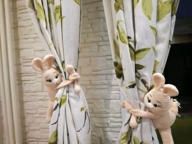 Прихваты для штор – практичный и стильный аксессуар в современном интерьере, оригинальные держатели: разновидности и стилевые решения