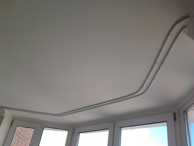 Достоинства и недостатки гибкого карниза