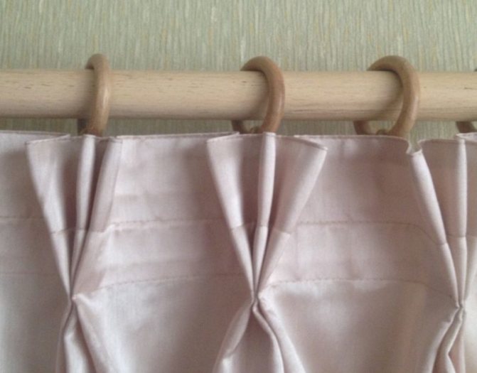 Как повесить шторы и тюль на шторной ленте на крючки со складками
