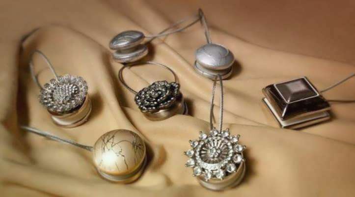 Прихваты для штор – практичный и стильный аксессуар в современном интерьере, оригинальные держатели: разновидности и стилевые решения