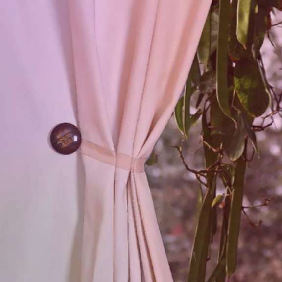 Прихваты для штор – практичный и стильный аксессуар в современном интерьере, оригинальные держатели: разновидности и стилевые решения