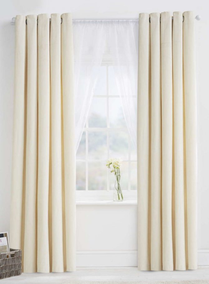 Молочные шторы - фото примеров использования в оформлении дизайна интерьера