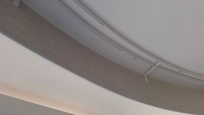 Крепление карниза