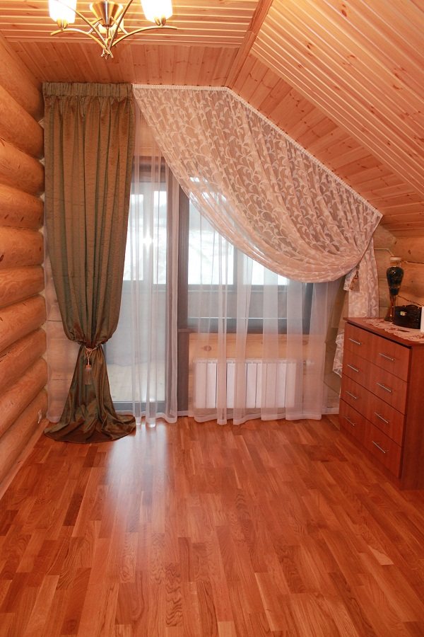 Гардины на скошенные окна своими руками