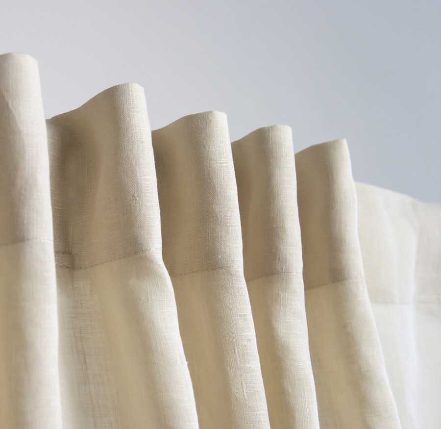 Молочные шторы - фото примеров использования в оформлении дизайна интерьера