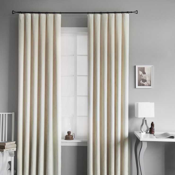 Молочные шторы - фото примеров использования в оформлении дизайна интерьера