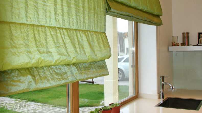 Зеленые шторы в интерьере: фото дизайнов гостиных, спален и кухонь