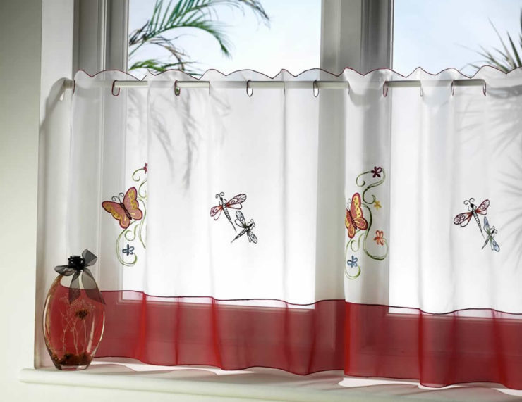 Шторы из органзы на кухню или в гостиную, модели занавесок