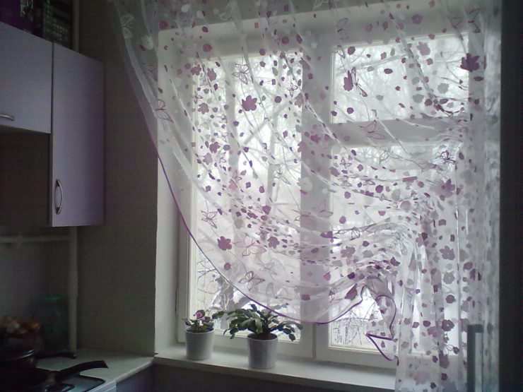 Шторы из органзы на кухню или в гостиную, модели занавесок