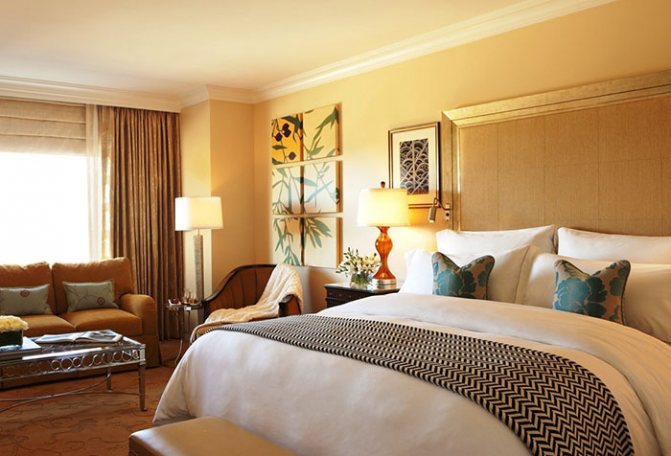 Шторы к желтым обоям: какие выбрать?