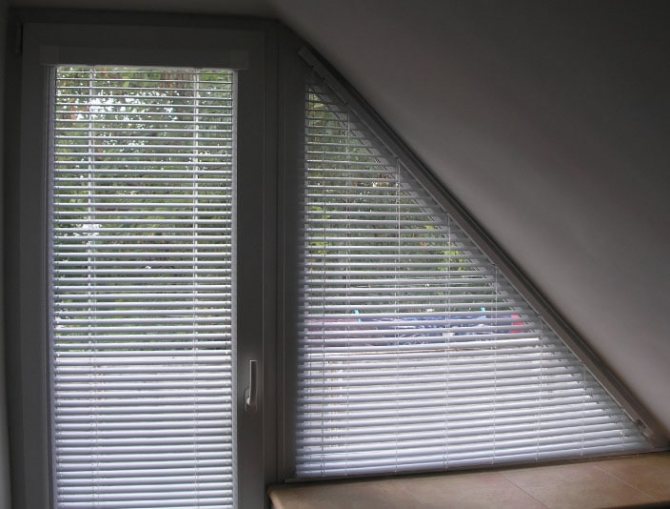 Гардины на скошенные окна своими руками