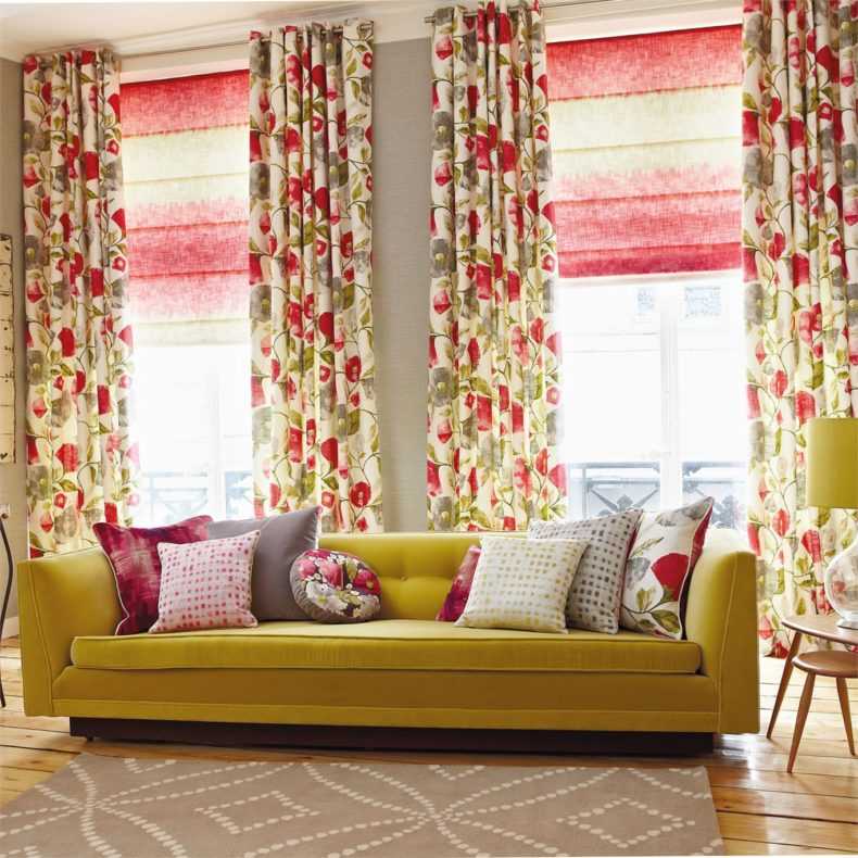Шторы с крупными цветами в интерьере