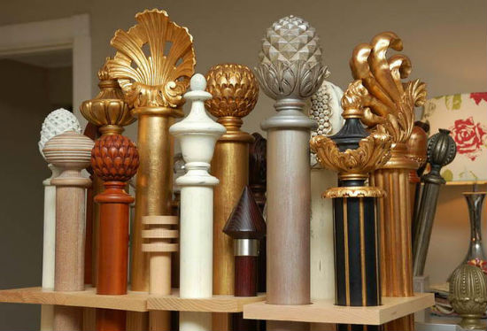 Чтобы избежать прогибов, нужно выбирать издеия из прочных пород дерева