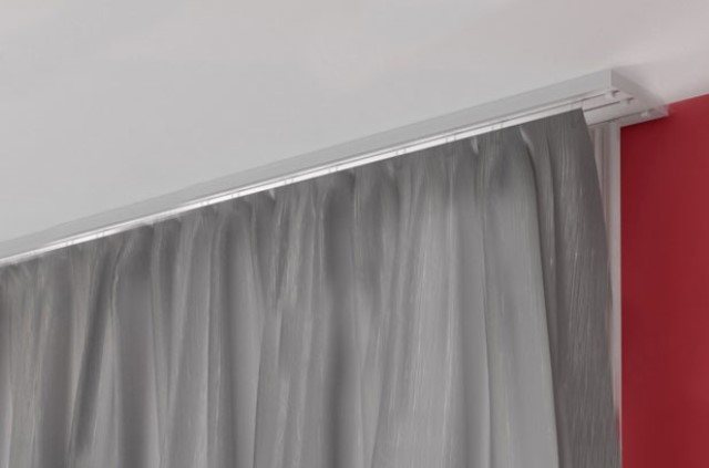 Потолочные плинтуса из пенопласта и полиуретана - какие из них выбрать