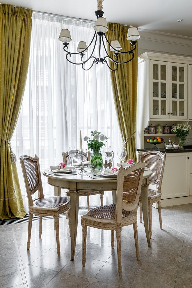 Зеленые шторы в интерьере: фото дизайнов гостиных, спален и кухонь