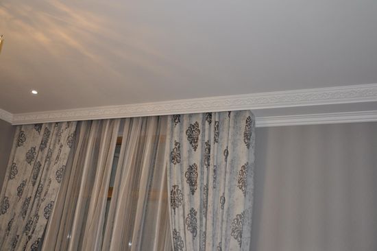 belyj-karniz-shtor_4