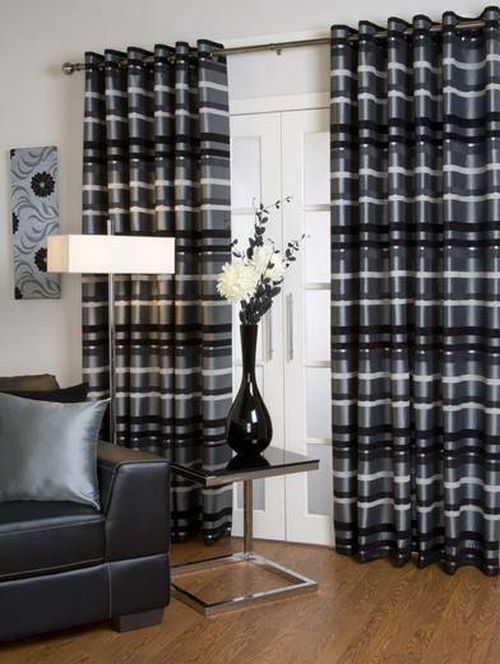 Строгий интерьер зала