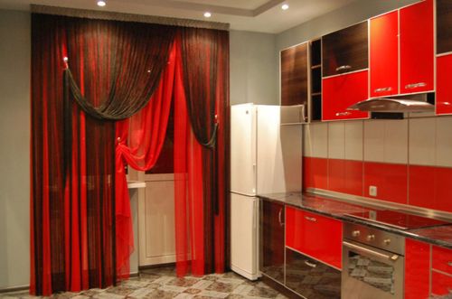 Черно-красные шторы для кухни и спальни - фото каталог