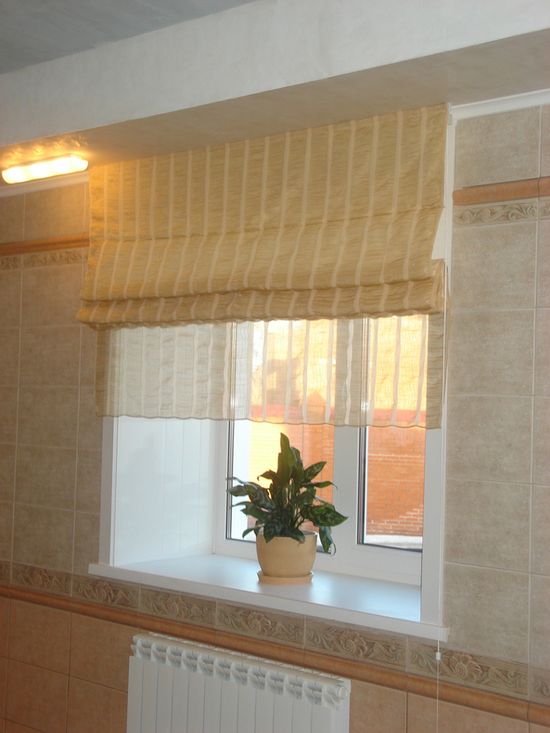 karniz-dlya-rimskix-shtor_11