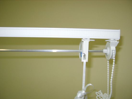 karniz-dlya-rimskix-shtor_9