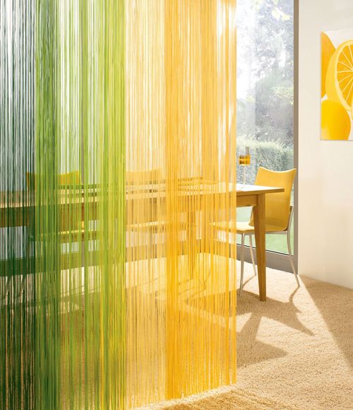 Нитяные шторы на кухне