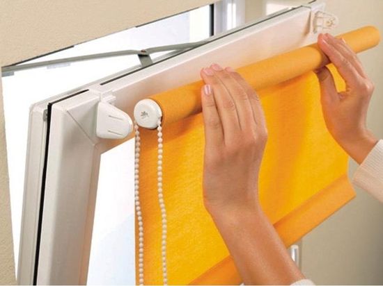 Крепление рулонной шторы на раму