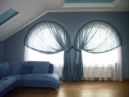 Оформление гостиной шторами
