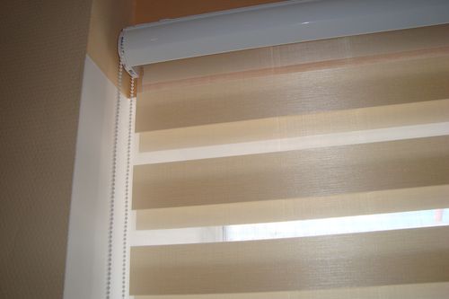 Карниз с рулонными шторами