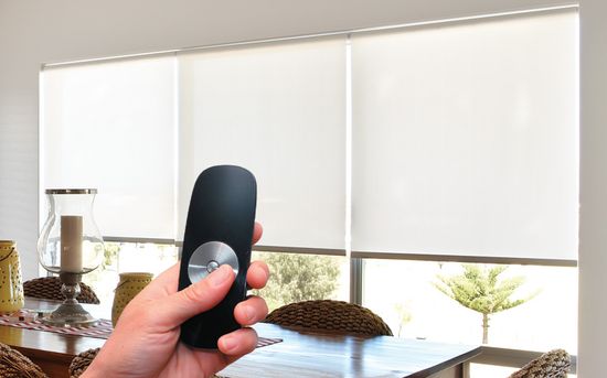 Механизм рулонных штор пружинный с цепочным креплением.