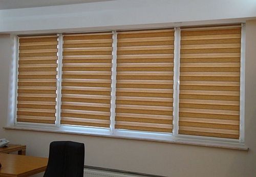 Рулонные шторы бежевые: цвет Муар день и ночь