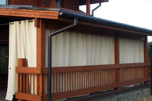 Шторы брезентовые в беседке