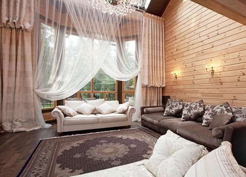 Тюль в доме с высоким потолком