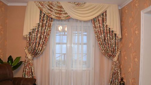 shtory-dlya-gostinoj-balkonom_10
