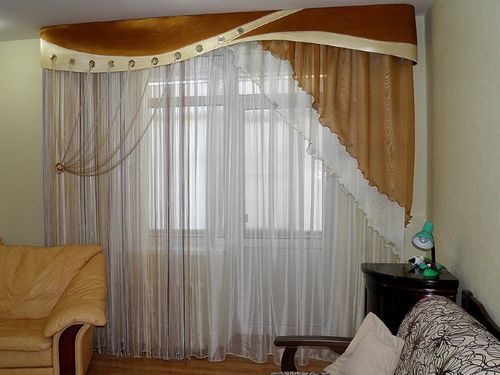 shtory-dlya-gostinoj-balkonom_9