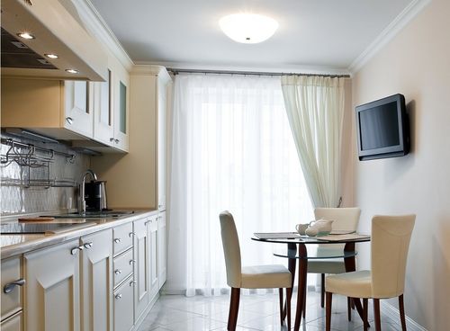 Шторы для кухни с балконом