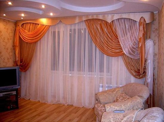 shtory-gostinoj-balkonom_10