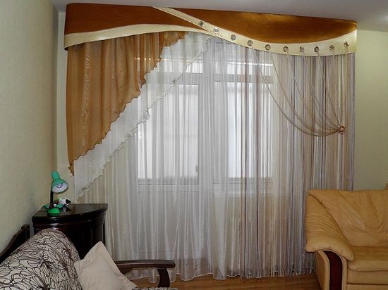 shtory-gostinoj-balkonom_11