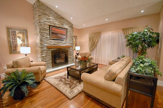 Шторы в бежевую гостиную