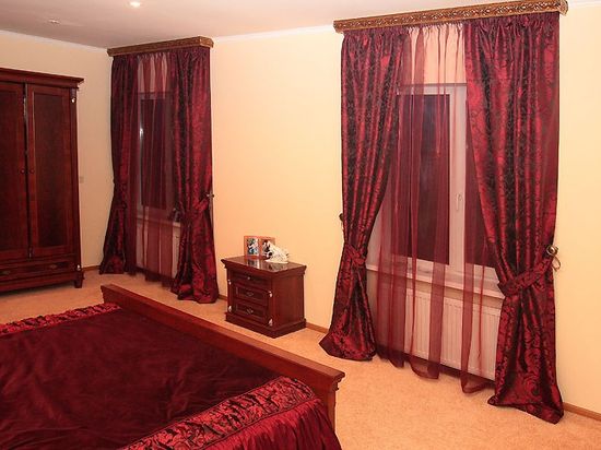 Какие шторы подойдут к светлым обоям - фото идеи