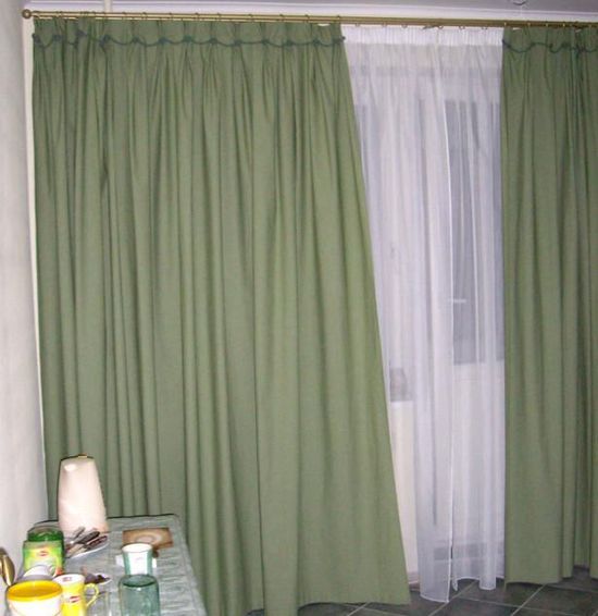 zelenye-shtory-na-kuhnyu_3